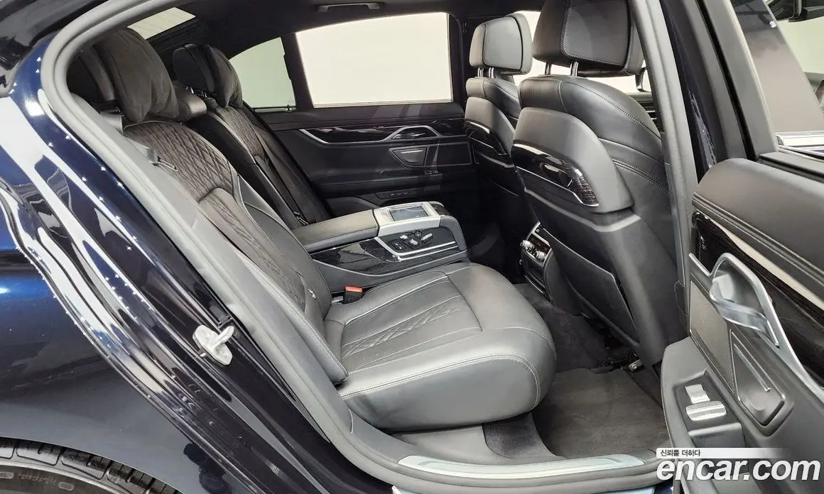 BMW 7 серия 2018 3.0 автомат (гидро), фото 17