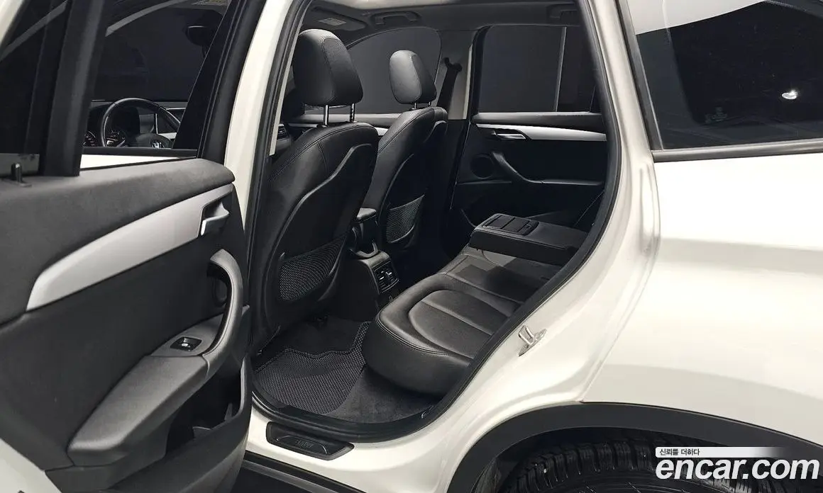 BMW X1 2018 2.0 автомат (гидро), фото 11