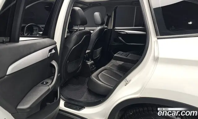 BMW X1 2018 2.0 автомат (гидро), миниатюра 11