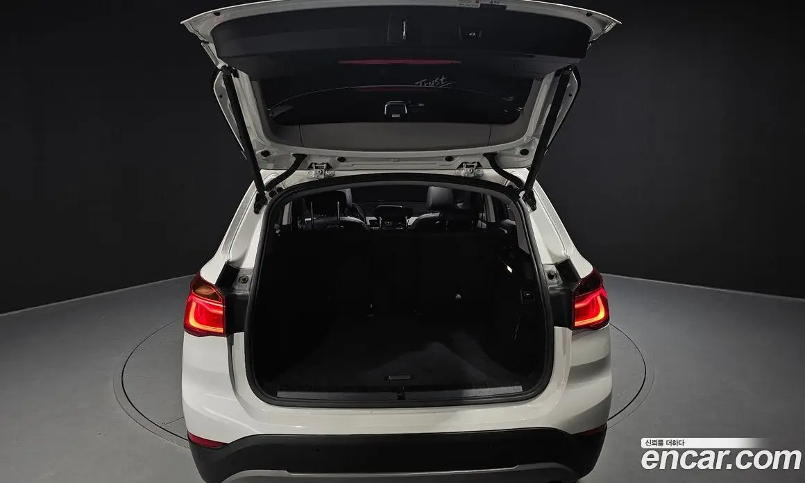 BMW X1 2018 2.0 автомат (гидро), фото 20