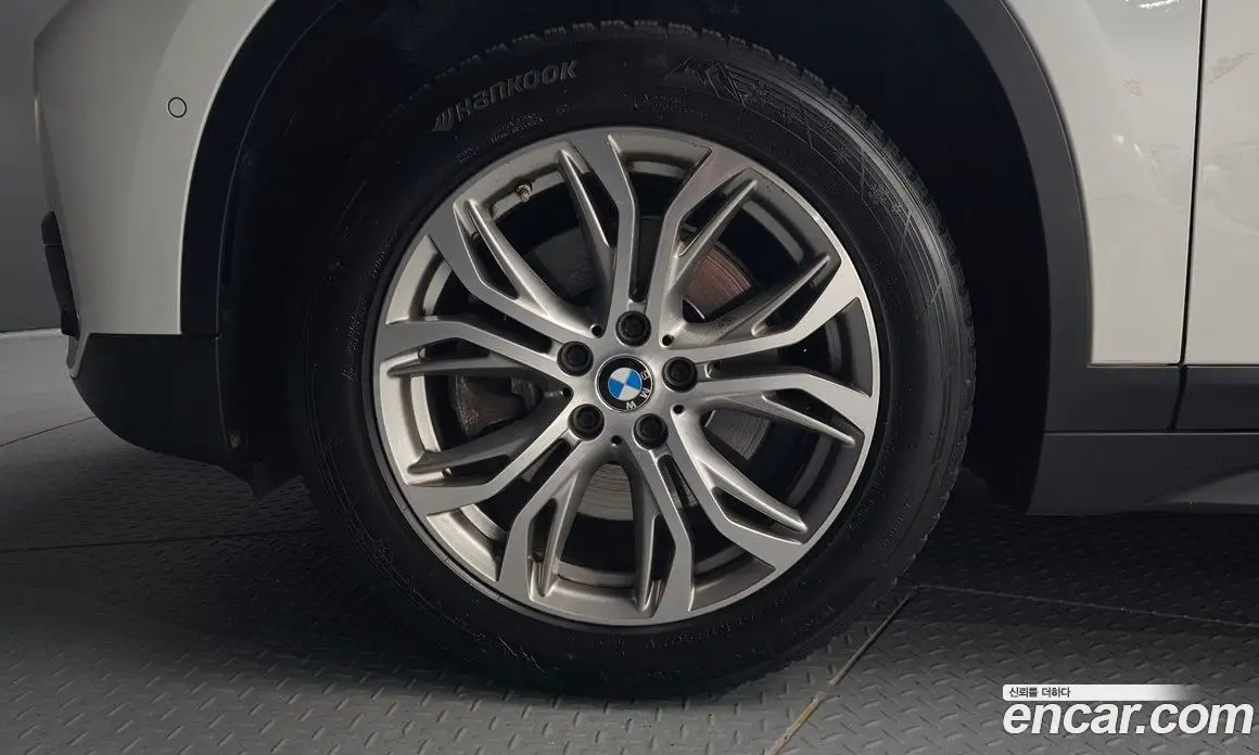 BMW X1 2018 2.0 автомат (гидро), фото 5