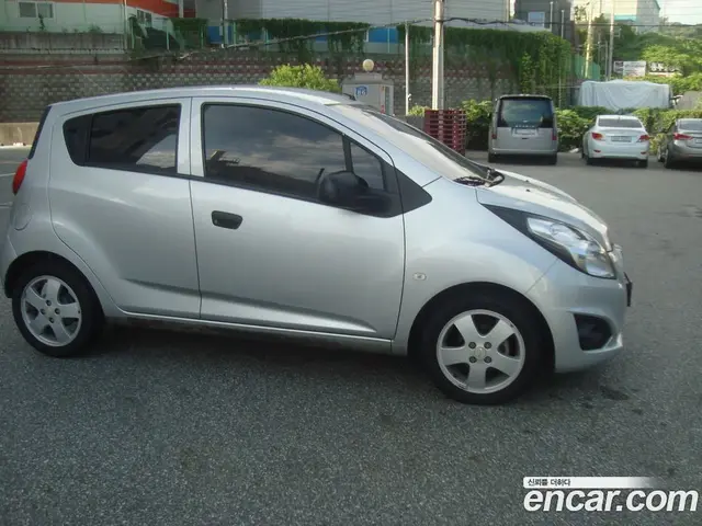 Chevrolet Spark 2013 1.0 автомат (гидро), миниатюра 3