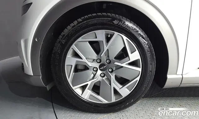 Genesis GV60 2022 0.1 автомат (гидро), миниатюра 5