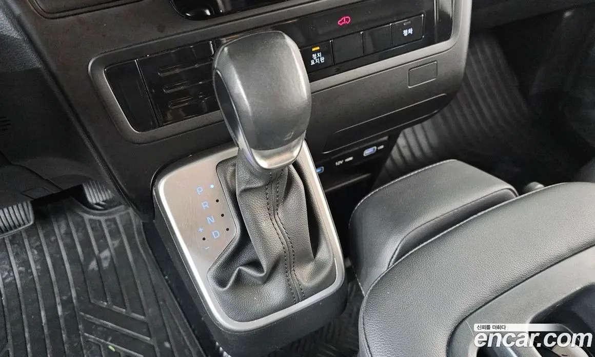 Hyundai Staria 2023 3.5 автомат (гидро), фото 12