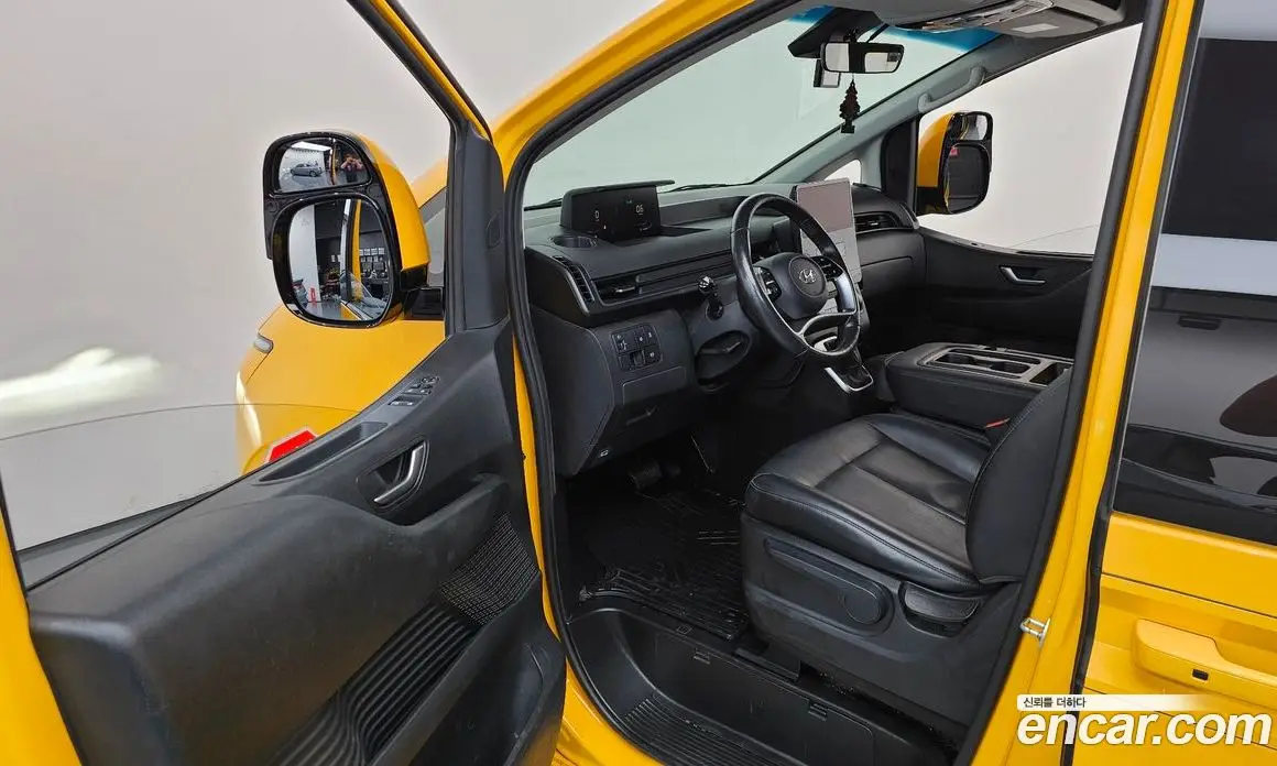 Hyundai Staria 2023 3.5 автомат (гидро), фото 13