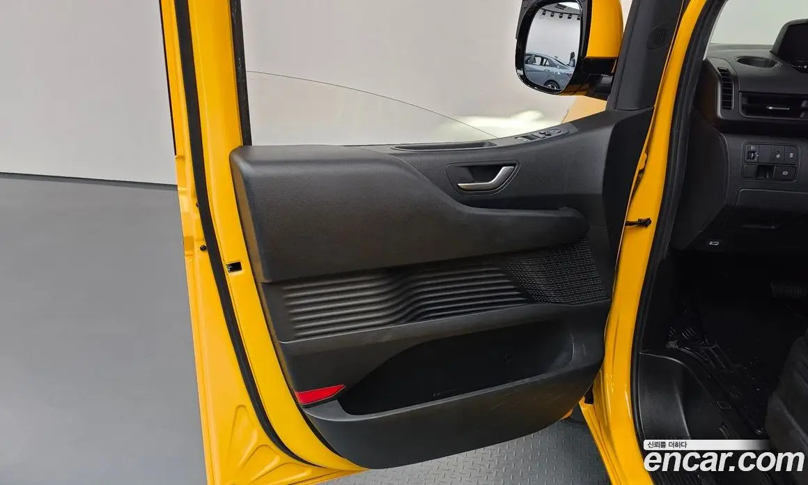 Hyundai Staria 2023 3.5 автомат (гидро), фото 14