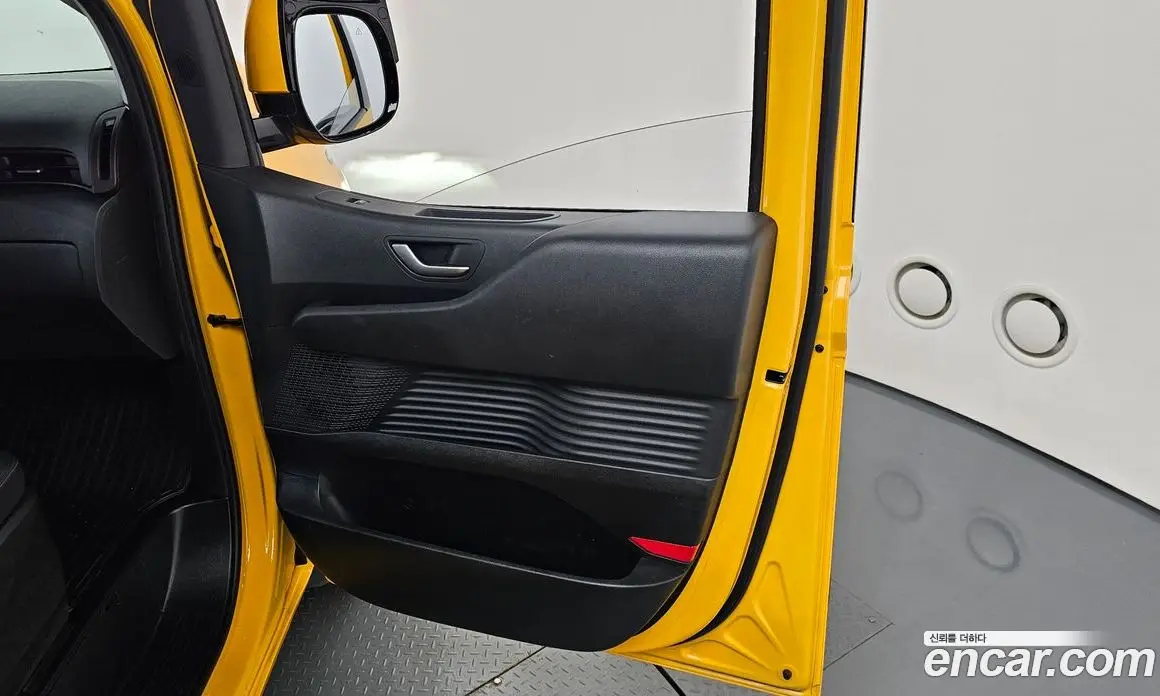 Hyundai Staria 2023 3.5 автомат (гидро), фото 15