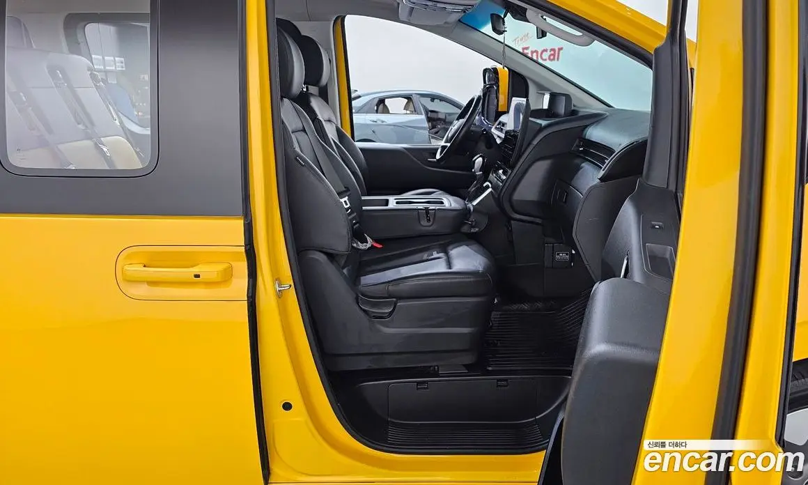 Hyundai Staria 2023 3.5 автомат (гидро), фото 16