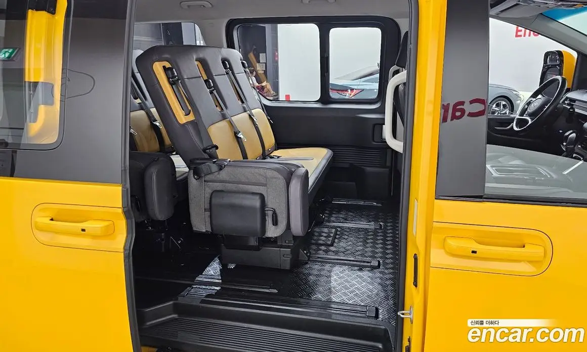 Hyundai Staria 2023 3.5 автомат (гидро), фото 17