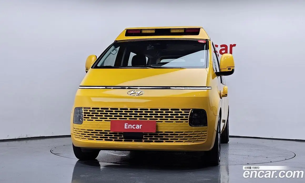 Hyundai Staria 2023 3.5 автомат (гидро), фото 3