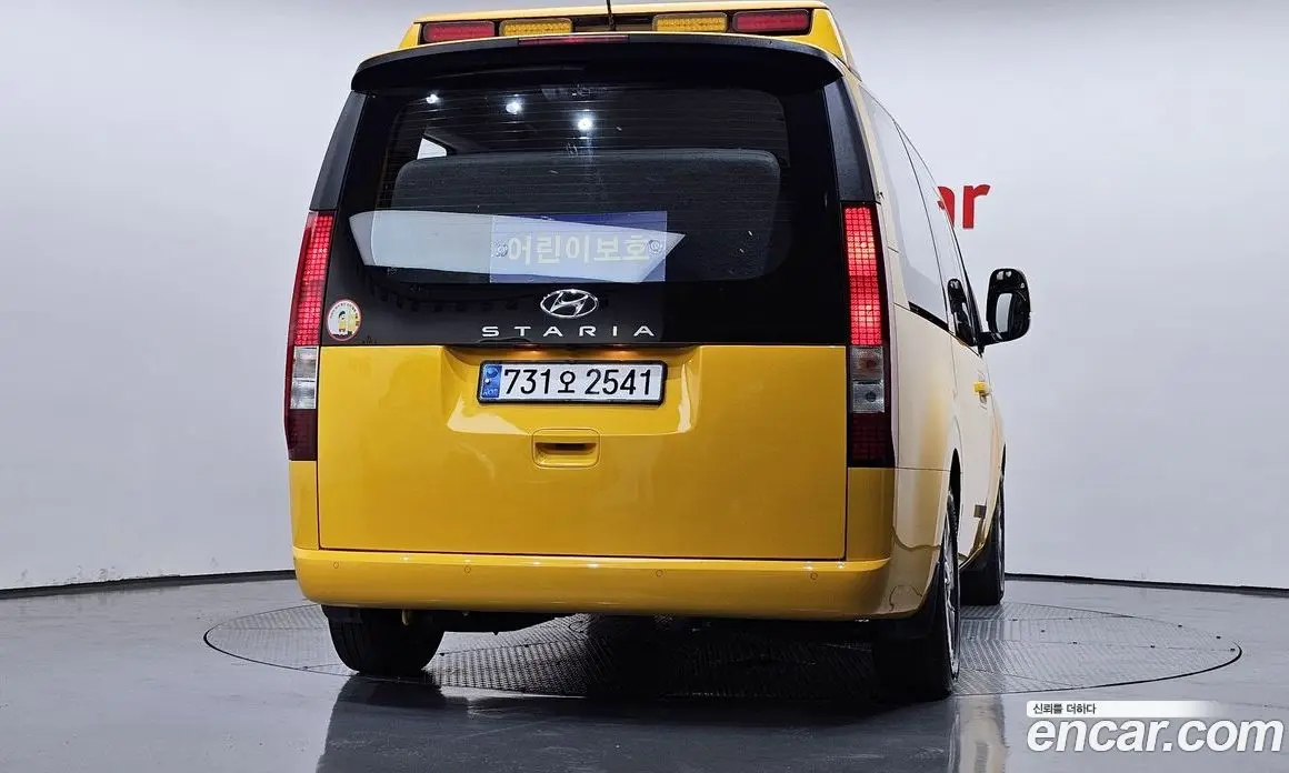 Hyundai Staria 2023 3.5 автомат (гидро), фото 4