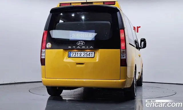 Hyundai Staria 2023 3.5 автомат (гидро), миниатюра 4