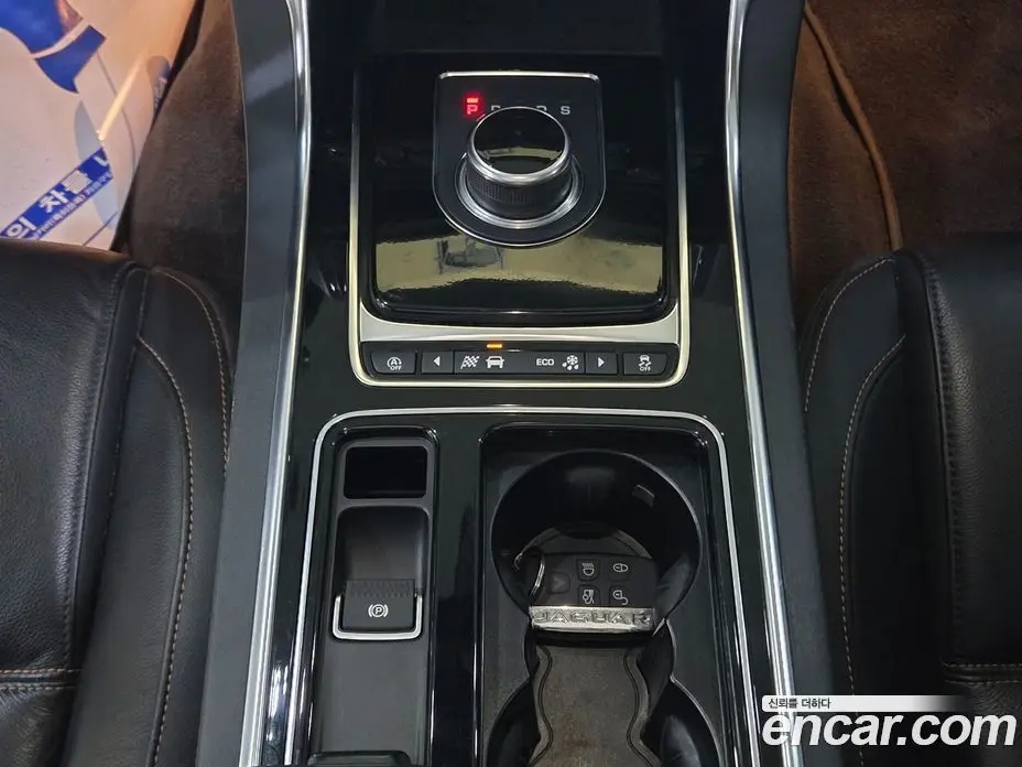 Jaguar XE 2019 2.0 автомат (гидро), фото 13 Jaguar XE 2019 2.0 автомат (гидро), фото 13