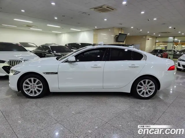 Jaguar XE 2019 2.0 автомат (гидро), миниатюра 3 Jaguar XE 2019 2.0 автомат (гидро), миниатюра 3
