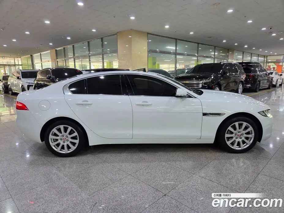 Jaguar XE 2019 2.0 автомат (гидро), фото 5 Jaguar XE 2019 2.0 автомат (гидро), фото 5