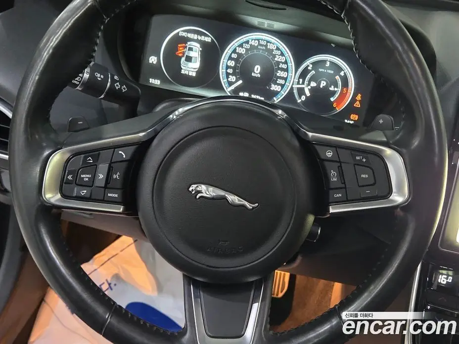 Jaguar XE 2019 2.0 автомат (гидро), фото 9 Jaguar XE 2019 2.0 автомат (гидро), фото 9