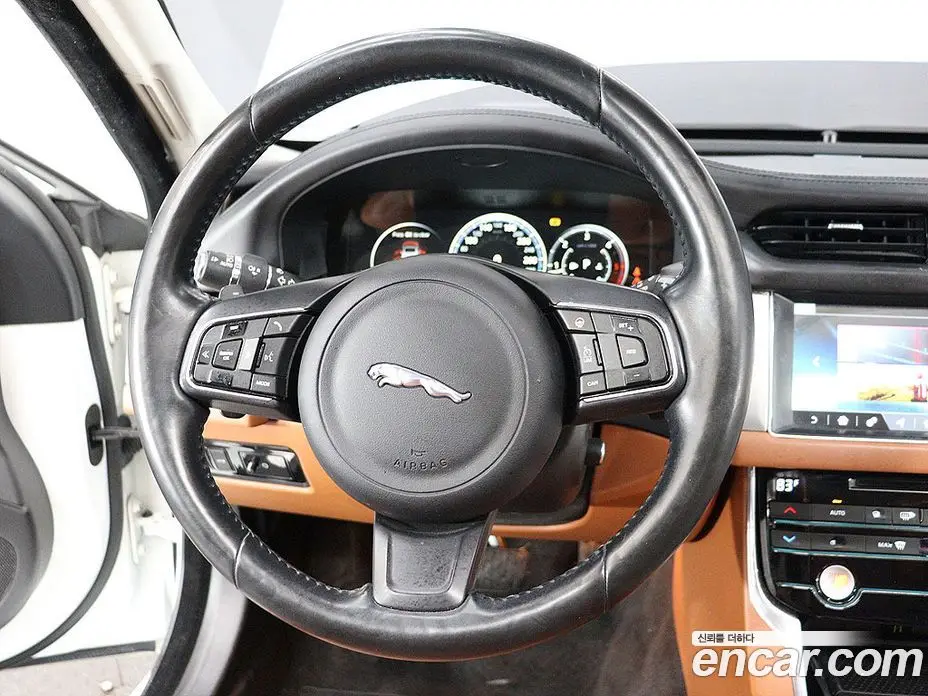 Jaguar XF 2017 2.0 автомат (гидро), фото 17 Jaguar XF 2017 2.0 автомат (гидро), фото 17