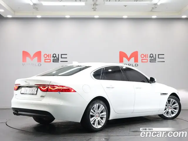 Jaguar XF 2017 2.0 автомат (гидро), миниатюра 3 Jaguar XF 2017 2.0 автомат (гидро), миниатюра 3