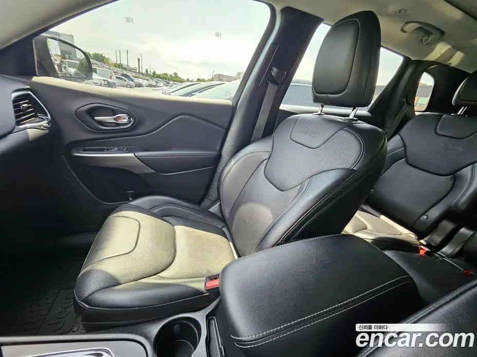 Jeep Cherokee 2022 2.4 автомат (гидро), фото 17 Jeep Cherokee 2022 2.4 автомат (гидро), фото 17