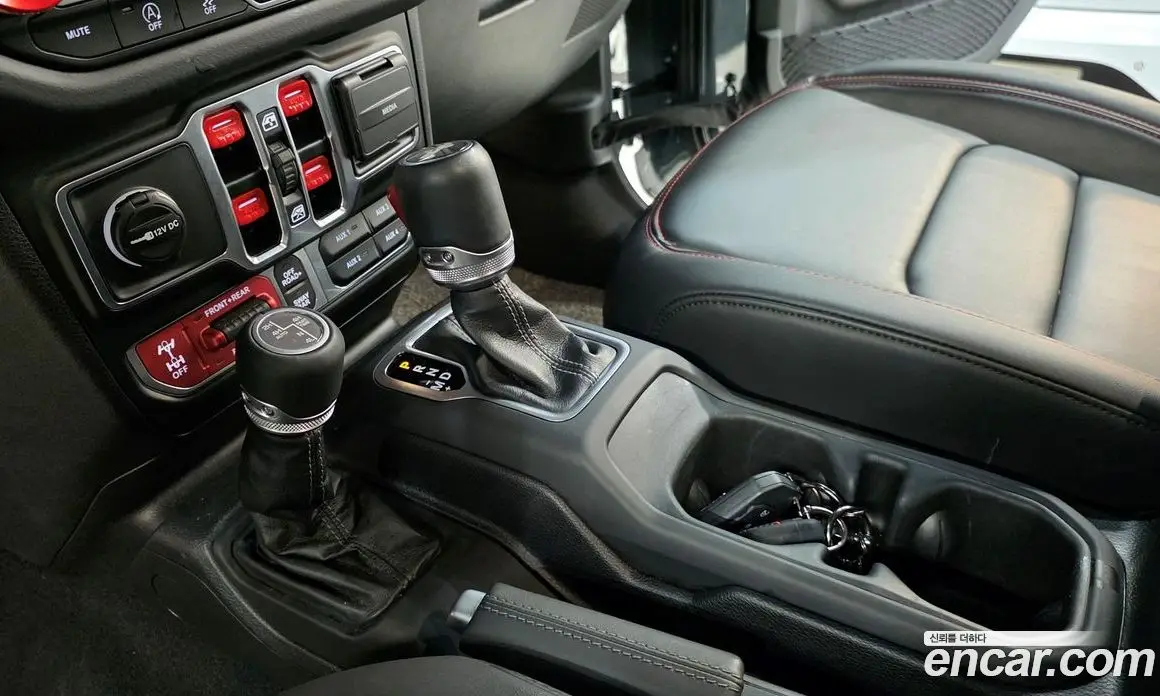 Jeep Wrangler 2025 2.0 автомат (гидро), фото 14 Jeep Wrangler 2025 2.0 автомат (гидро), фото 14