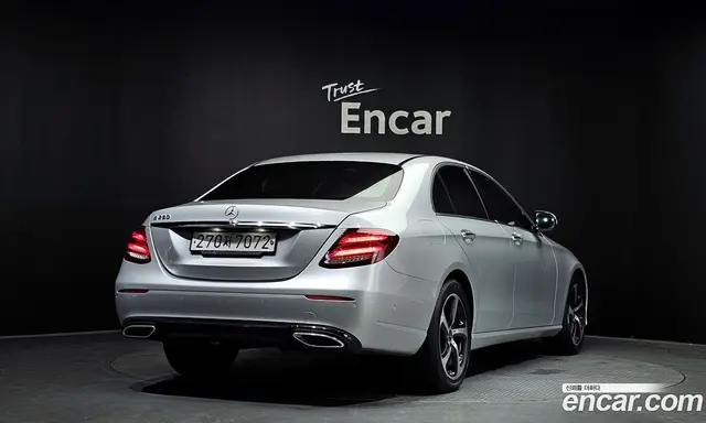 Mercedes-Benz E-Class 2020 2.0 автомат (гидро), миниатюра 2