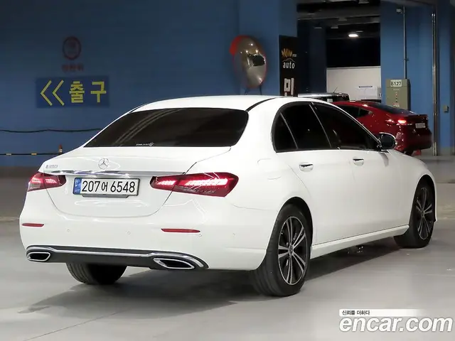 Mercedes-Benz E-Class 2022 2.0 автомат (гидро), миниатюра 2
