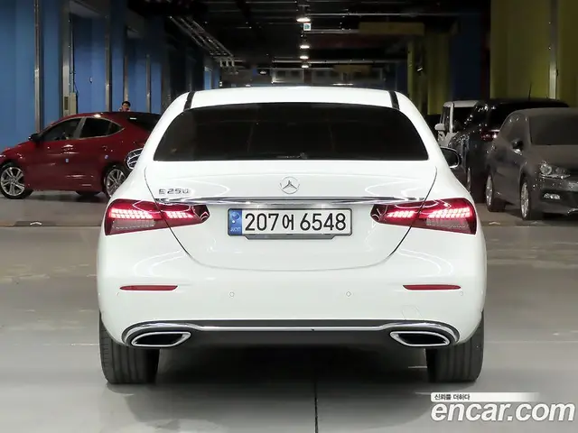 Mercedes-Benz E-Class 2022 2.0 автомат (гидро), миниатюра 4