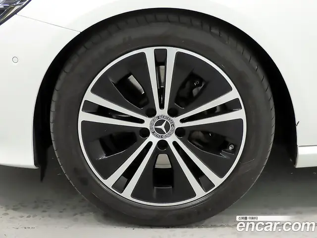 Mercedes-Benz E-Class 2022 2.0 автомат (гидро), миниатюра 5