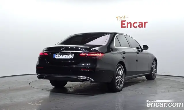 Mercedes-Benz E-Class 2022 2.0 автомат (гидро), миниатюра 2