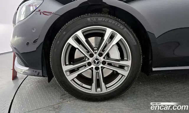 Mercedes-Benz E-Class 2022 2.0 автомат (гидро), миниатюра 5