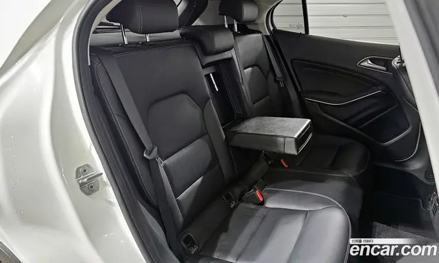 Mercedes-Benz GLA-Class 2019 2.0 автомат (гидро), миниатюра 12