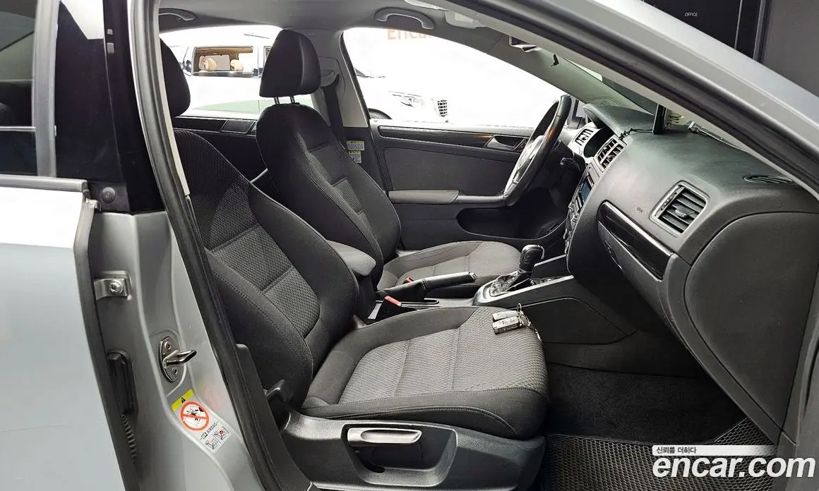 Volkswagen Jetta 2011 2.0 автомат (гидро), фото 10 Volkswagen Jetta 2011 2.0 автомат (гидро), фото 10