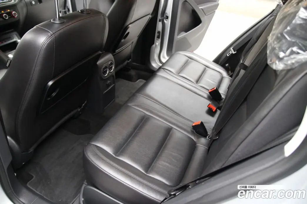 Volkswagen Tiguan 2014 2.0 автомат (гидро), фото 12 Volkswagen Tiguan 2014 2.0 автомат (гидро), фото 12