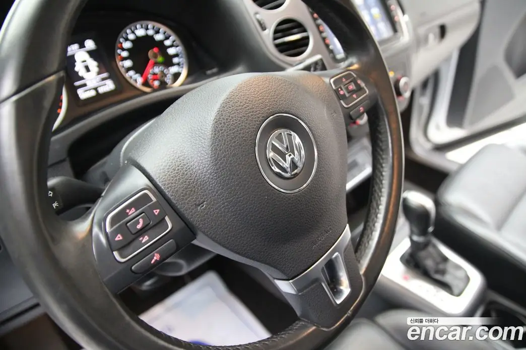 Volkswagen Tiguan 2014 2.0 автомат (гидро), фото 15 Volkswagen Tiguan 2014 2.0 автомат (гидро), фото 15