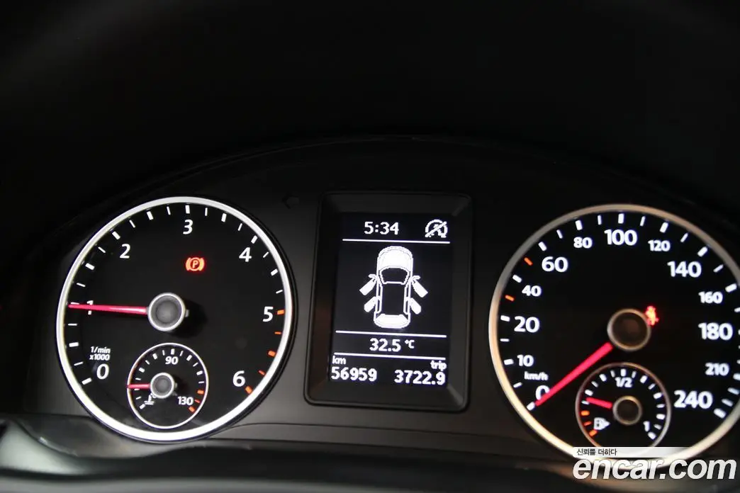 Volkswagen Tiguan 2014 2.0 автомат (гидро), фото 7 Volkswagen Tiguan 2014 2.0 автомат (гидро), фото 7