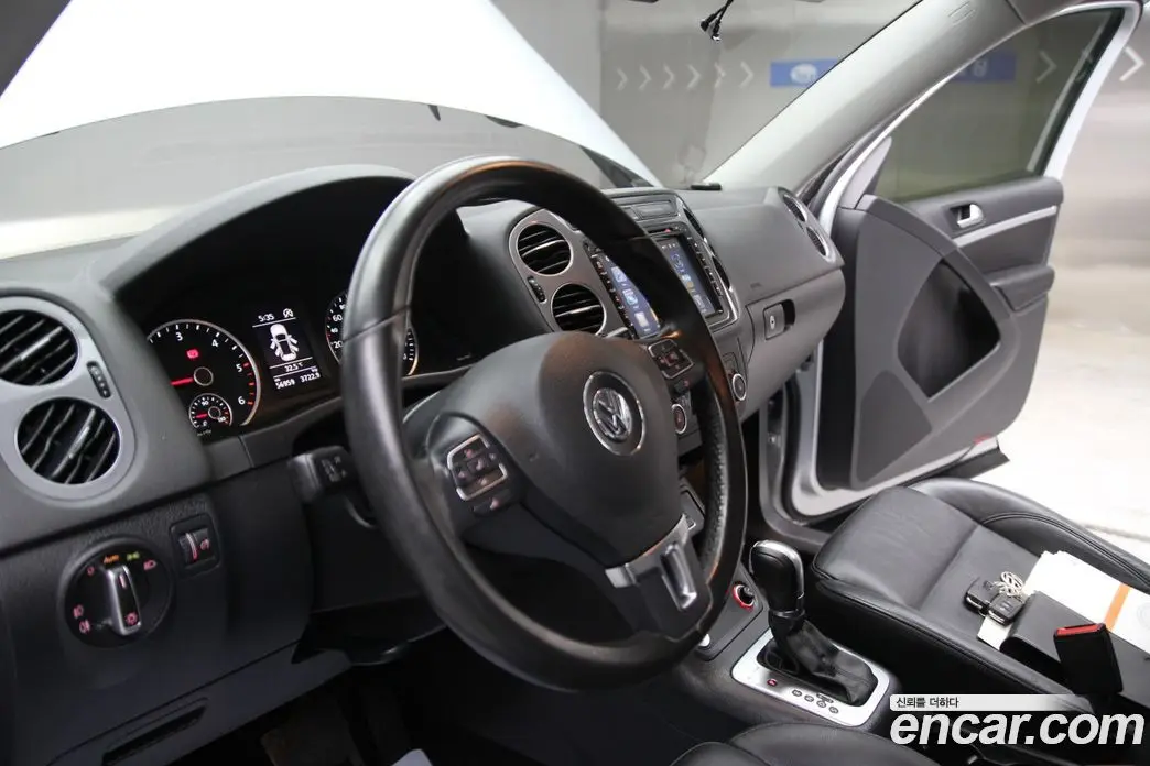 Volkswagen Tiguan 2014 2.0 автомат (гидро), фото 9 Volkswagen Tiguan 2014 2.0 автомат (гидро), фото 9