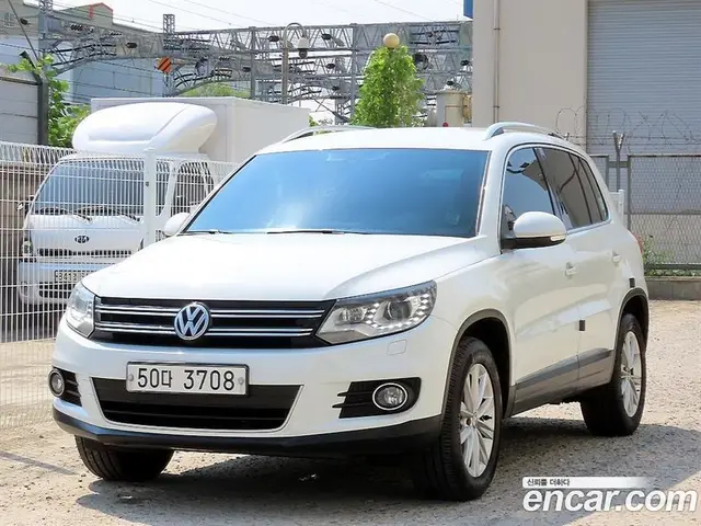 Volkswagen Tiguan 2015 2.0 автомат (гидро), миниатюра 1 Volkswagen Tiguan 2015 2.0 автомат (гидро), миниатюра 1