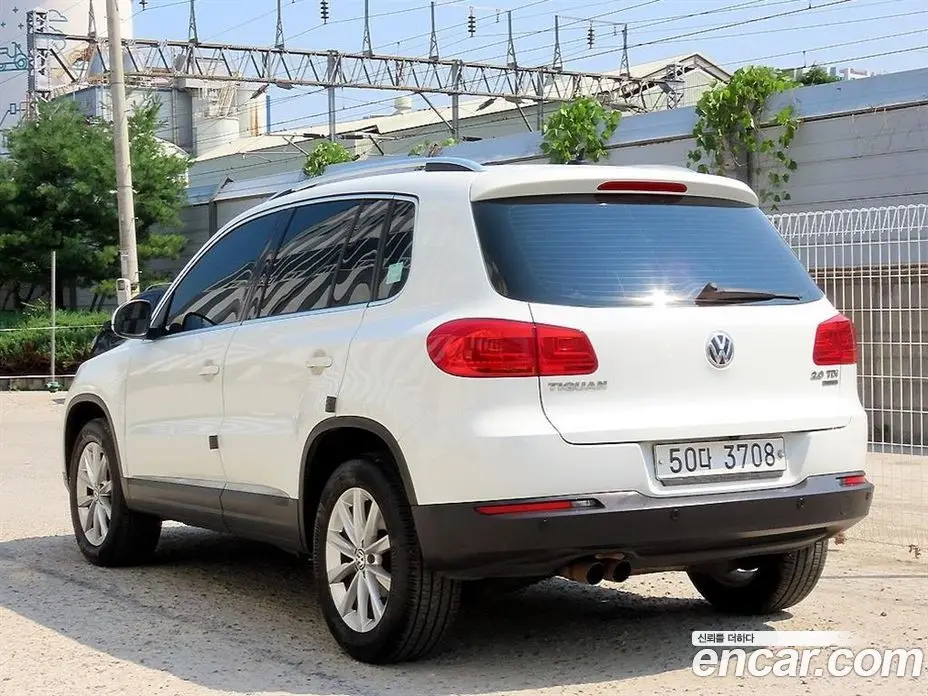 Volkswagen Tiguan 2015 2.0 автомат (гидро), фото 2 Volkswagen Tiguan 2015 2.0 автомат (гидро), фото 2