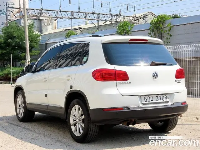 Volkswagen Tiguan 2015 2.0 автомат (гидро), миниатюра 2 Volkswagen Tiguan 2015 2.0 автомат (гидро), миниатюра 2