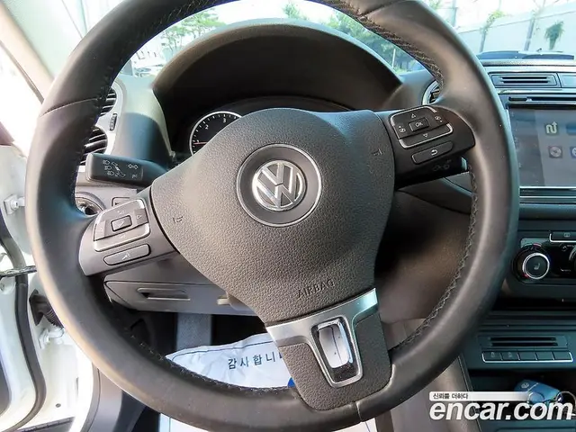 Volkswagen Tiguan 2015 2.0 автомат (гидро), миниатюра 12
