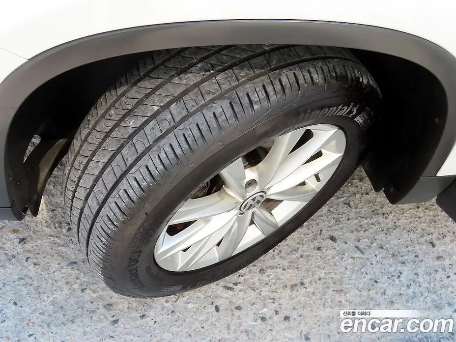 Volkswagen Tiguan 2015 2.0 автомат (гидро), фото 5 Volkswagen Tiguan 2015 2.0 автомат (гидро), фото 5