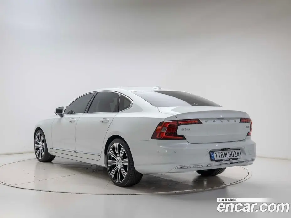 Volvo S90 2024 2.0 автомат (гидро), фото 4 Volvo S90 2024 2.0 автомат (гидро), фото 4