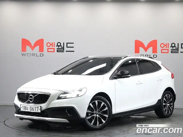 Volvo V40 2019 2.0 автомат (гидро), миниатюра 1