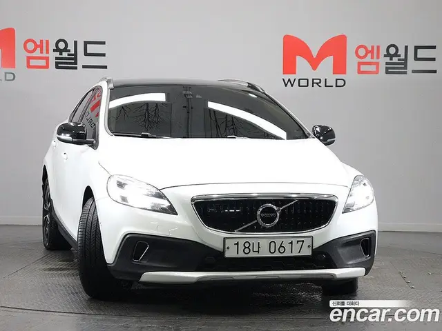 Volvo V40 2019 2.0 автомат (гидро), миниатюра 2