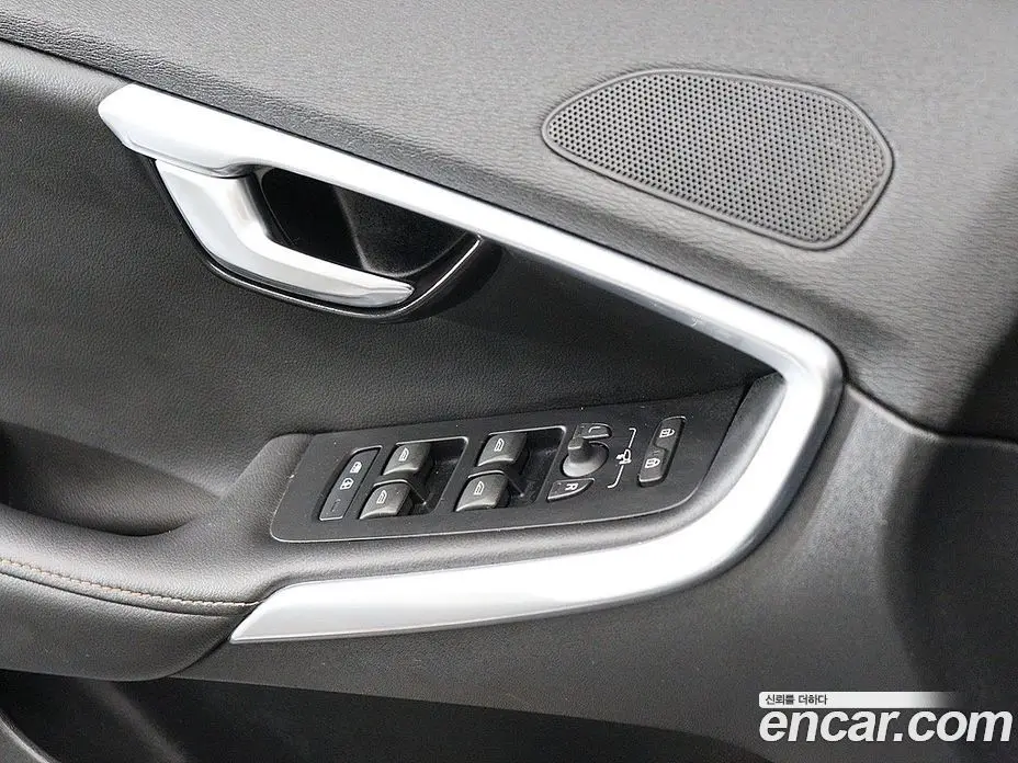 Volvo V40 2019 2.0 автомат (гидро), фото 12