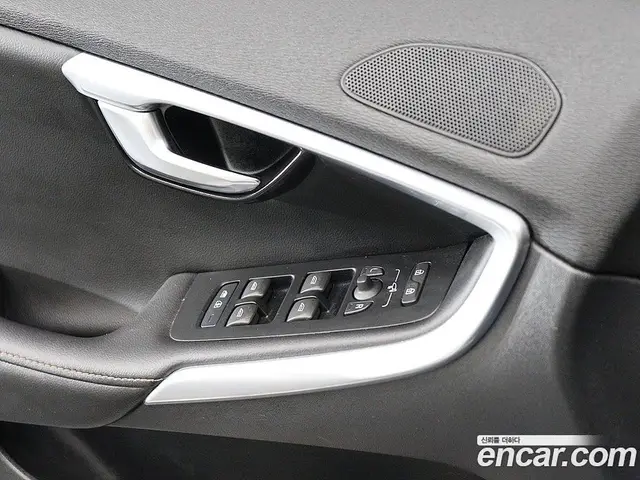 Volvo V40 2019 2.0 автомат (гидро), миниатюра 12