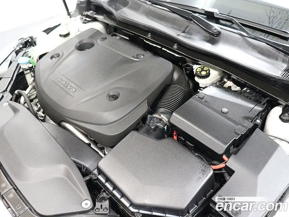 Volvo V40 2019 2.0 автомат (гидро), фото 19