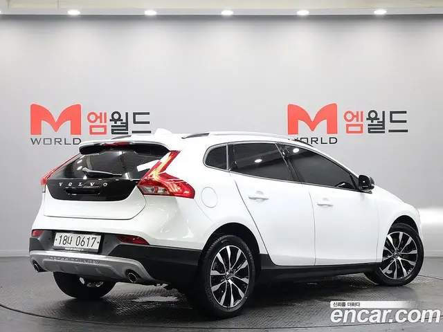 Volvo V40 2019 2.0 автомат (гидро), миниатюра 3