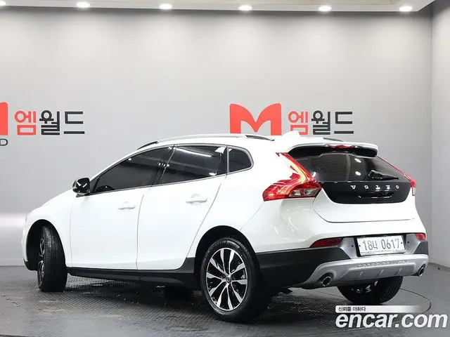 Volvo V40 2019 2.0 автомат (гидро), миниатюра 4