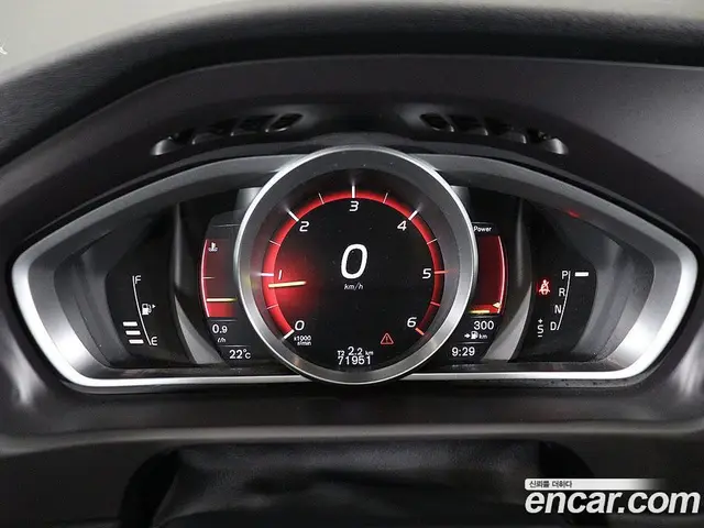 Volvo V40 2019 2.0 автомат (гидро), миниатюра 6